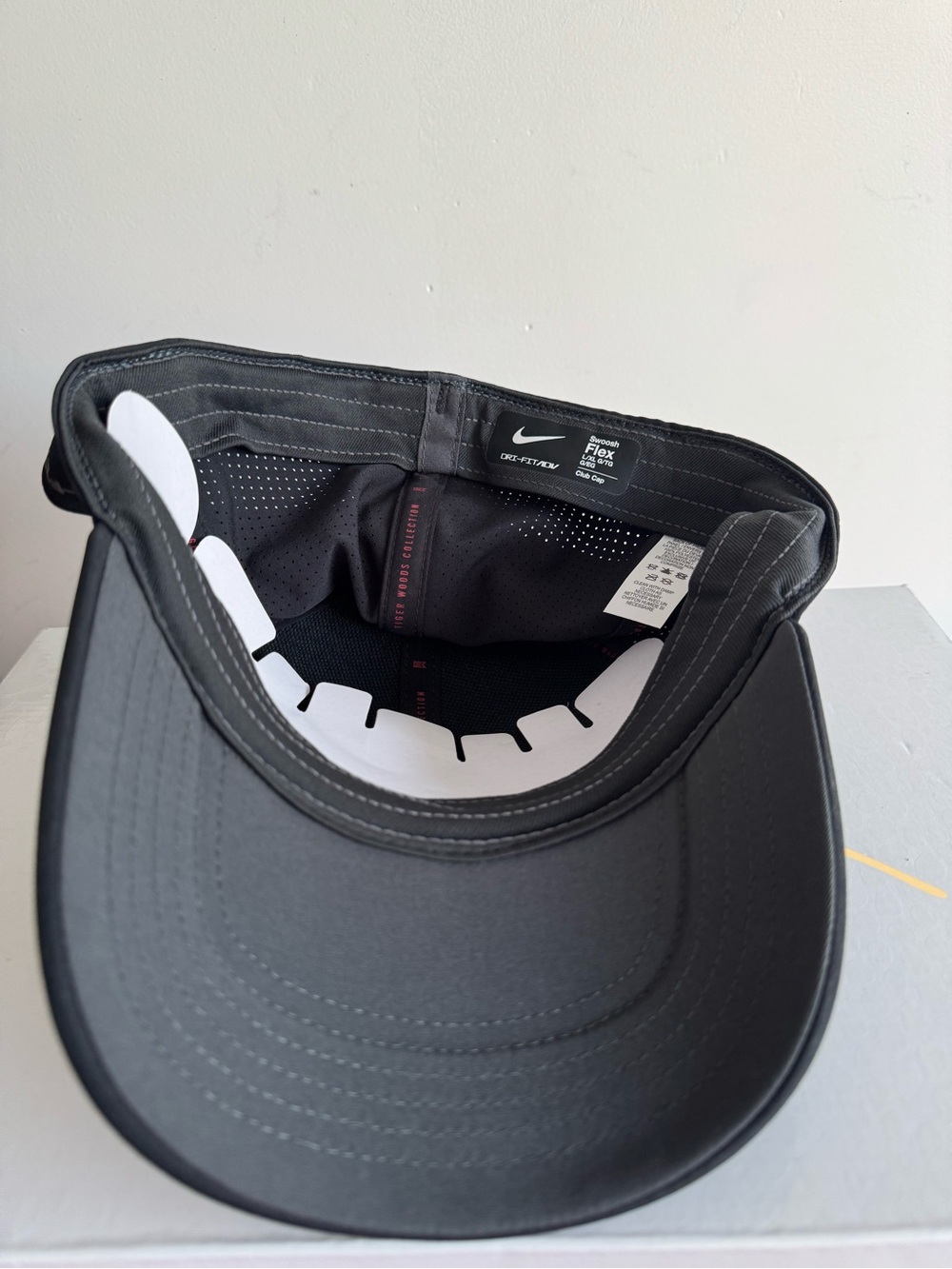 Nike Golf Hat Tiger Woods Unisex Size L/XL Dri-Fit TW Black Cap - Picture 3 of 4